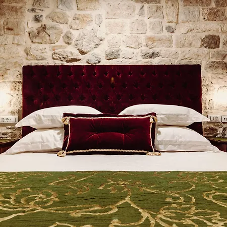 Nepos Hotel
