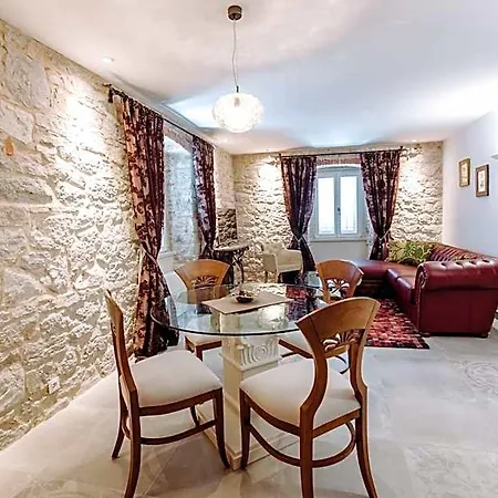 Otel Nepos 4*