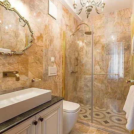 Nepos Otel 4*