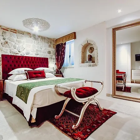 Nepos Hotel 4*