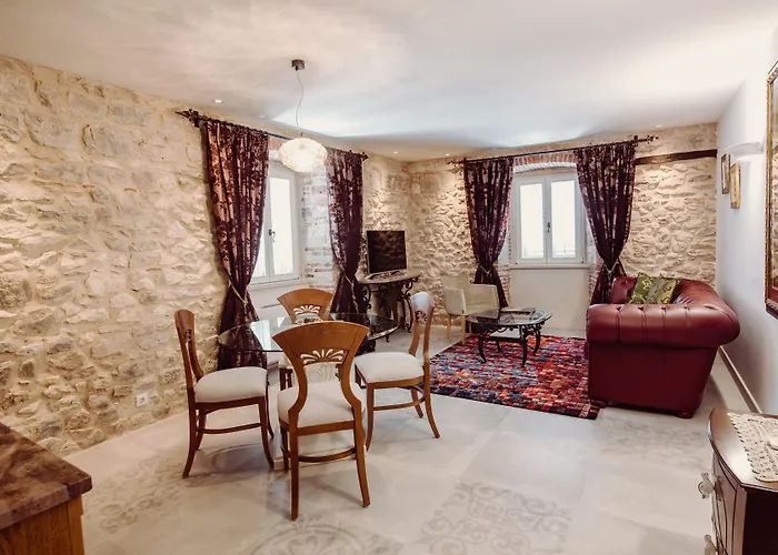 Nepos Hotel 4*