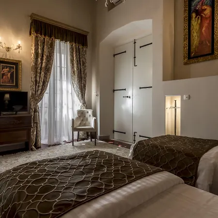 Nepos Hotel 4*